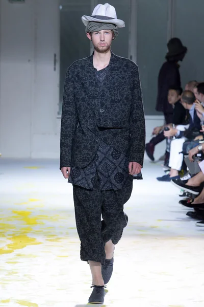 Look 3